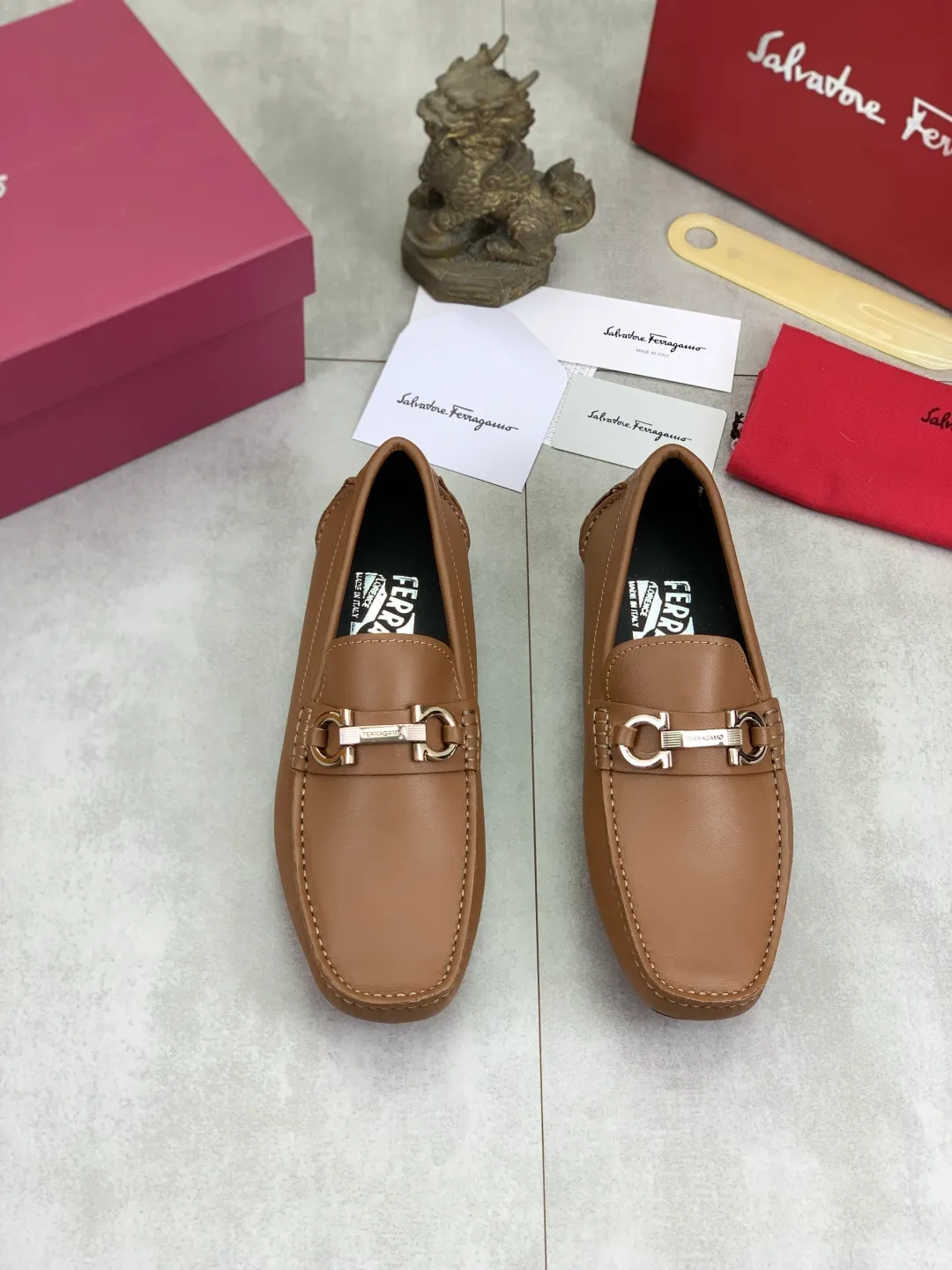 Men's shoes 💰P542 New model, high quality [Ferragamo/Ferragamo] Latest lazy slip-on shoes Original imported calfskin, imported cowhide lining + original luxury metal buckle + original combination outsole Comparison without pressure Code number: 38-45